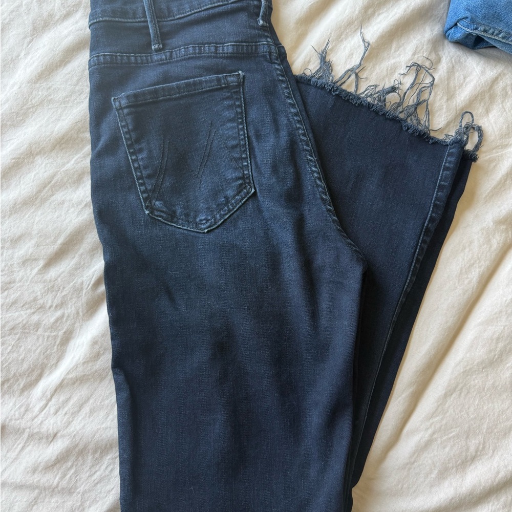 MOTHER Midnight Blue Cropped Jeans | hustler ankle